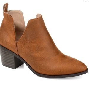 Journee Collection Tan Ankle Booties Size 7